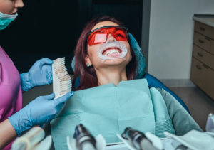 woman-dentist-checks