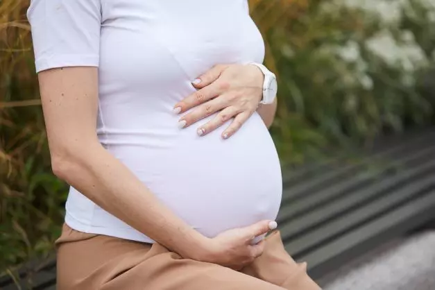 What causes you to lose your teeth during pregnancy