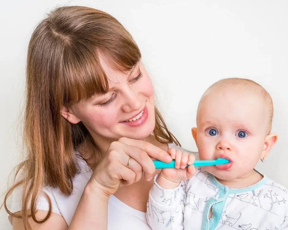 dental-hygiene-with-her-child