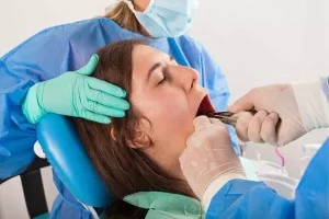 Etapas y causa de la infección dental que se extiende al hueso