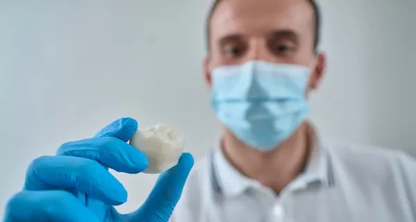 Dental crown: when a large piece has broken off