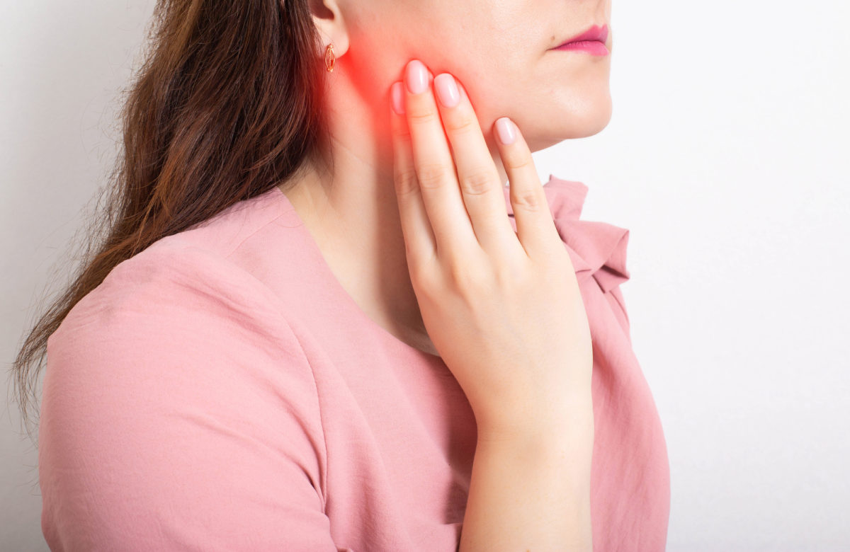 symptoms of a spreading tooth infection