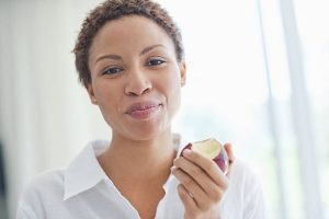 women eating apple