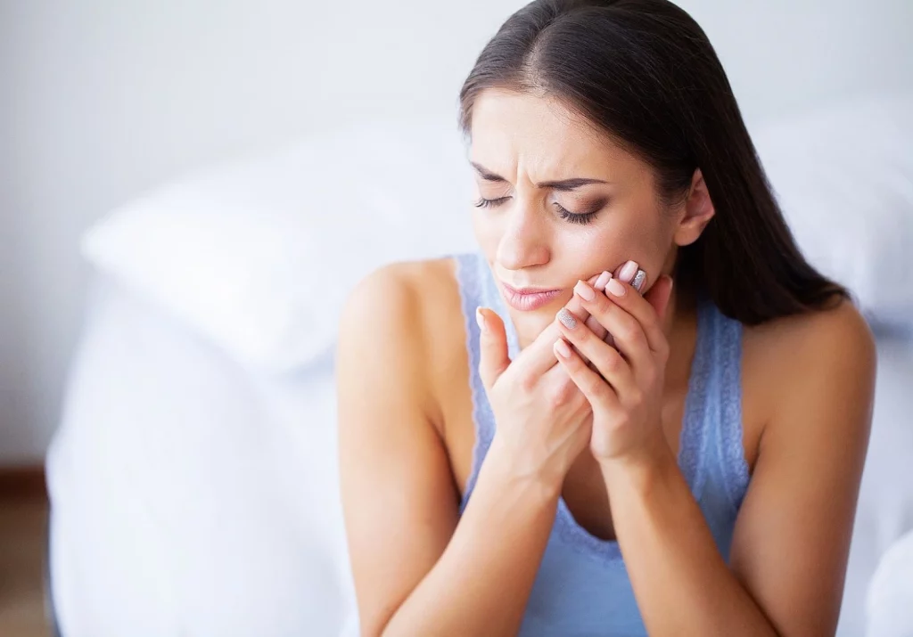 woman-suffering-throbbing-tooth-pain