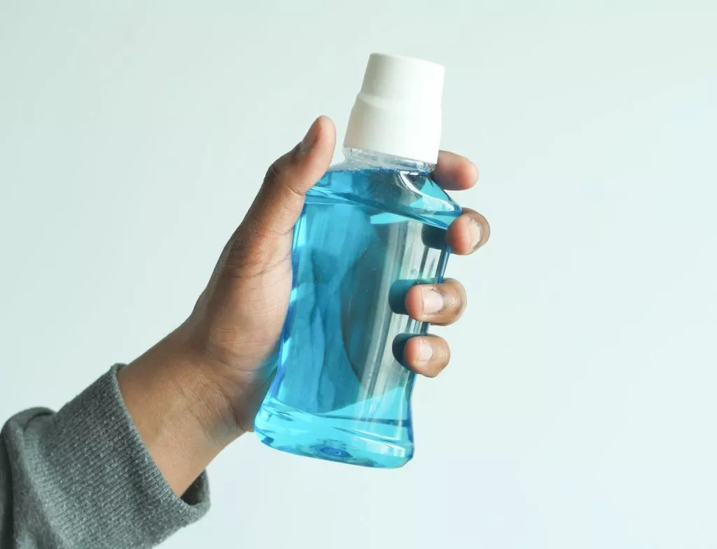 Peróxido de hidrógeno para el dolor de muelas: 3 beneficios y riesgos útiles