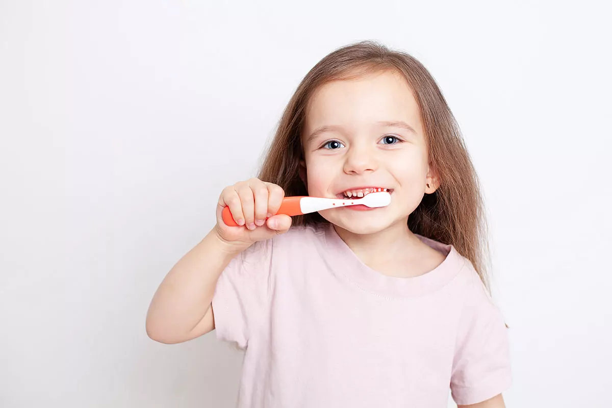 Girl brushing her teeths