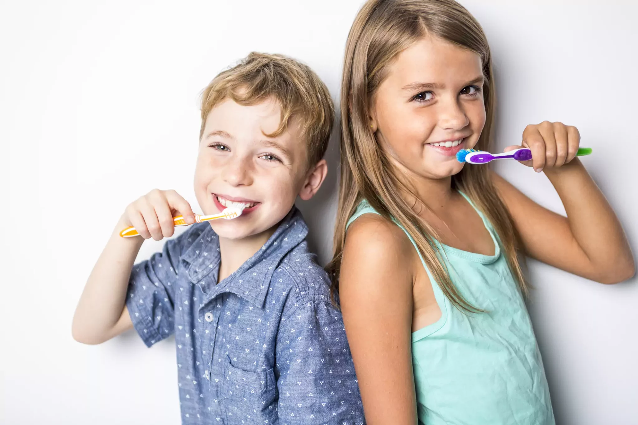 kids brushing their teeth