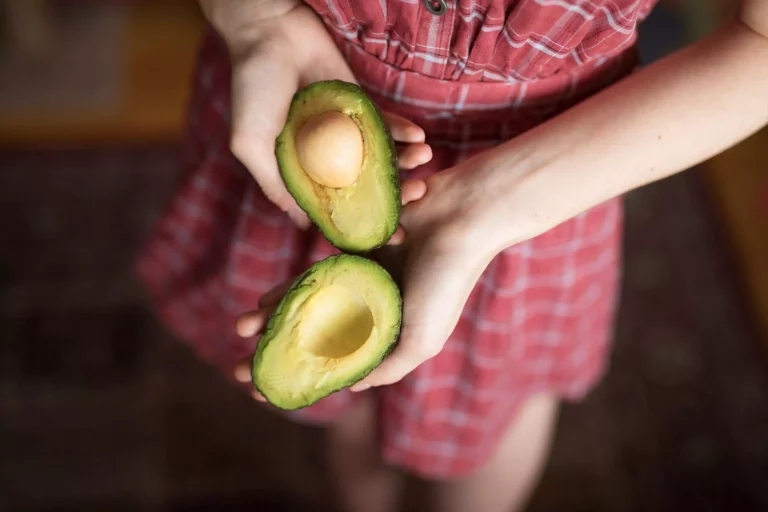 ¿Cómo usar el aguacate para mejorar tu sonrisa?
