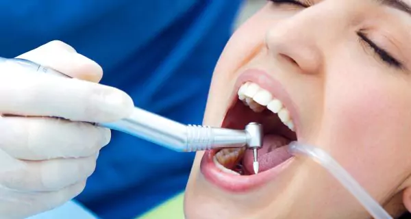 ¿Cómo cuidar la salud dental durante el tratamiento del cáncer de mama?