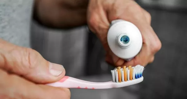 ¿Cómo puede ayudarme mi dentista a mantener una rutina de cepillado saludable?