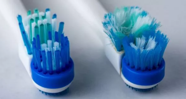 ¿Por qué es importante cambiar y cuidar tu cepillo de dientes?