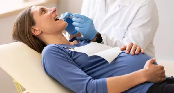 ¿Por qué es importante cuidar la salud bucal durante el embarazo?