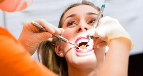 ¿Qué es la limpieza dental profunda y cuándo se debe aplicar?