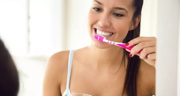 ¿Qué hábitos ayudan a mantener una sonrisa saludable?