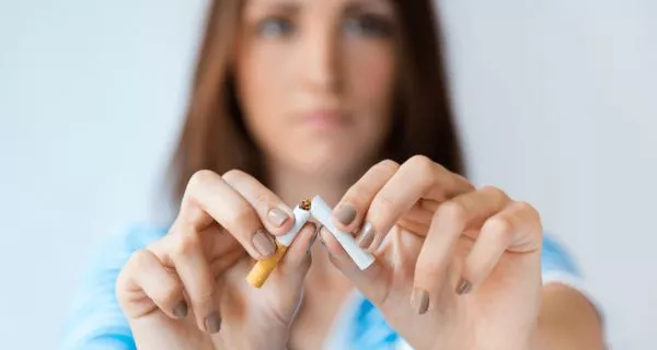 ¿Qué hábitos debes evitar para mantener una buena salud bucal?