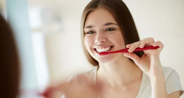 What daily habits help keep a healthy smile?