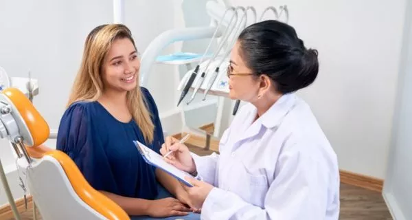 How do dentists prevent infections when treating HIV/AIDS patients?