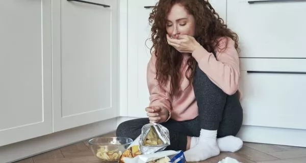 How do eating disorders influence oral health?