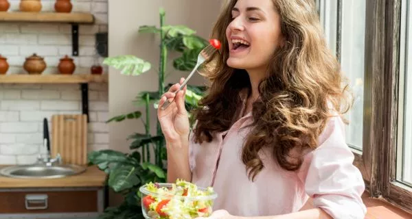 ¿Qué papel juega la dieta en el mal aliento?