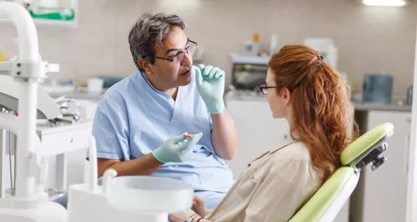 Can puffy cheeks be treated at home?