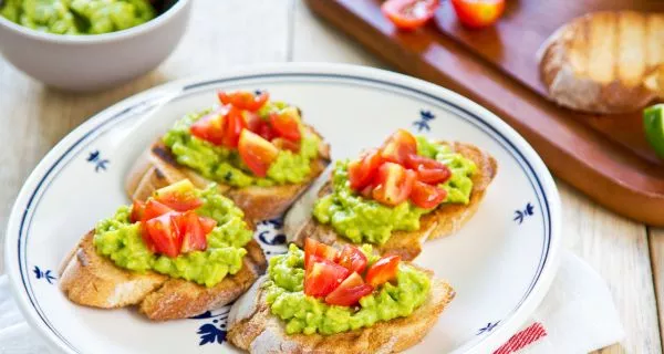 ¿Cómo puedes incluir el aguacate para cuidar tu salud bucal?