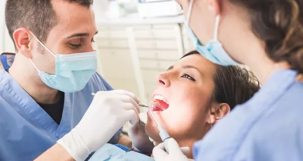 ¿Qué son las extracciones dentales?