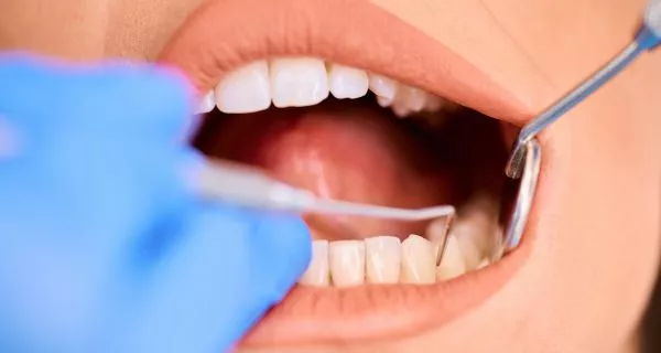 Symptoms of a tooth infection spreading