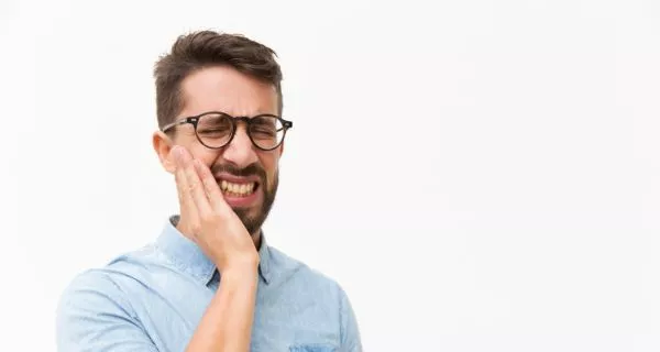 What causes a toothache?