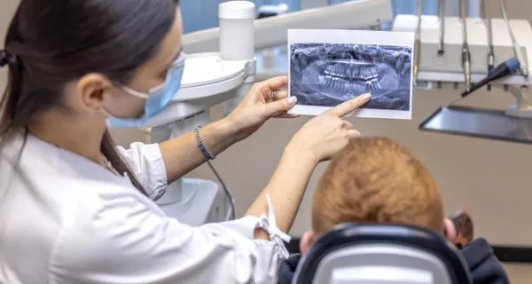 What treatments exist for a cracked or broken tooth?