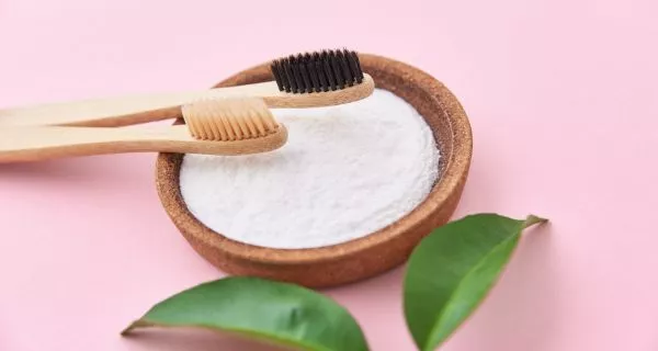 Top 5 DIY teeth whitening solutions