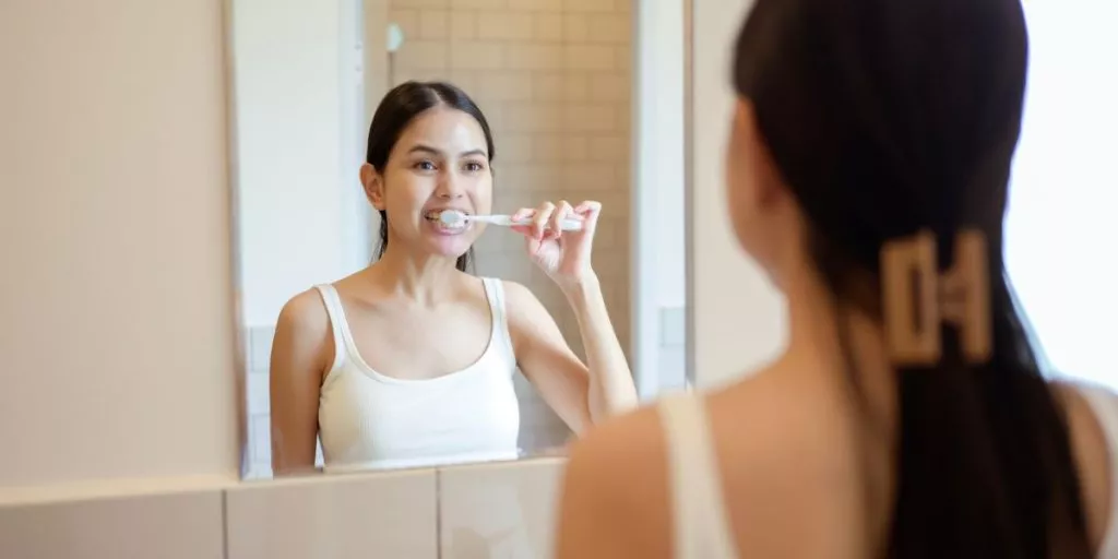 ¿Cepillarse los dientes antes o después del desayuno?