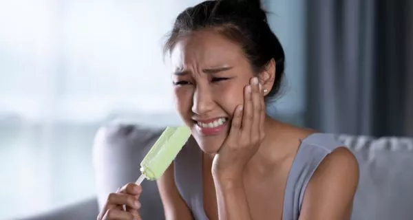 What does tooth sensitivity feel like?